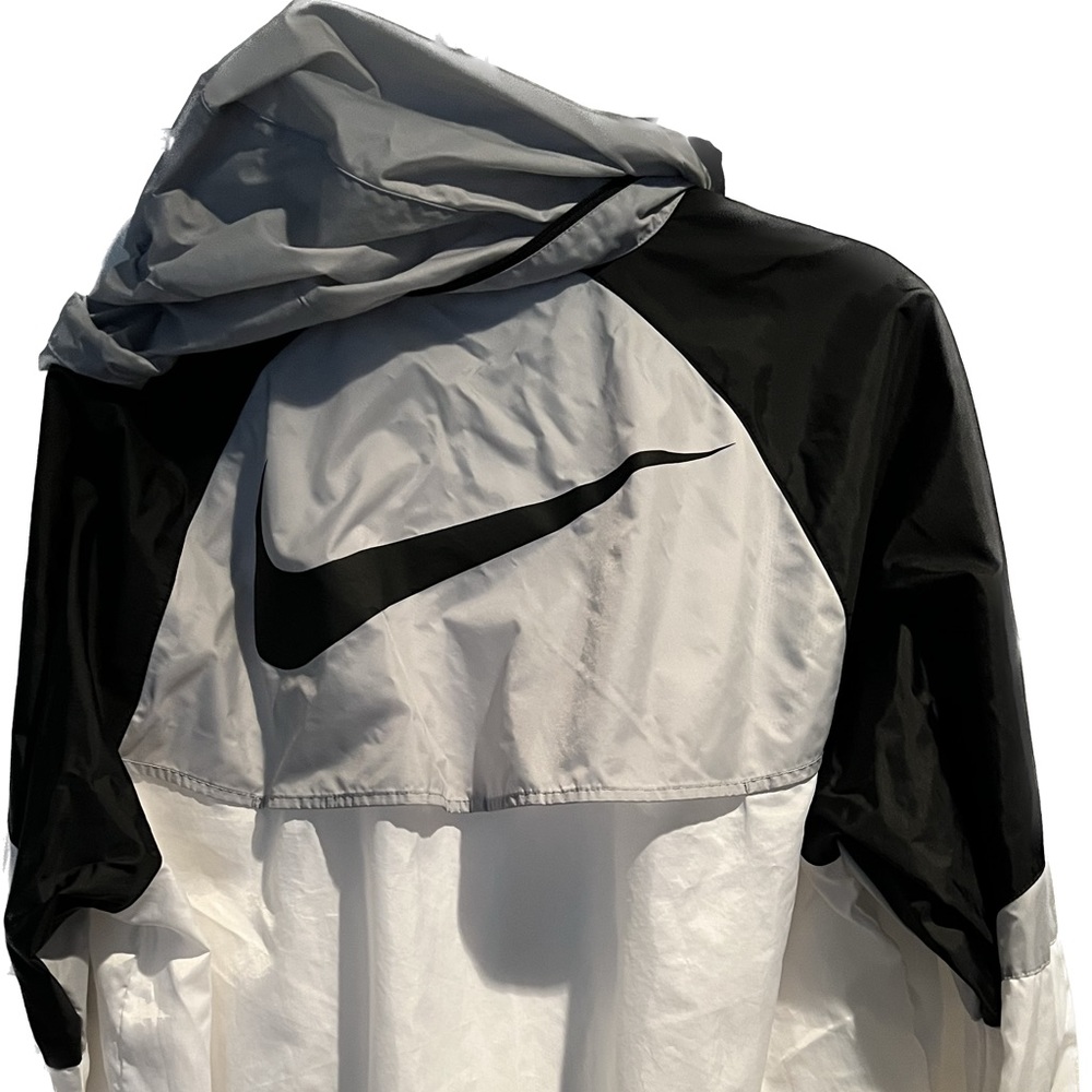 Nike Mens Windbreaker Size M white/black/gray. Worn twice like new